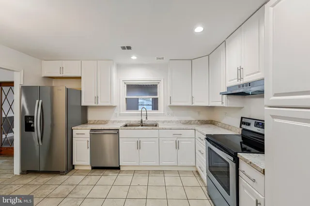 $720,000 | 1600 North Craig Street, Sterling, VA 20164