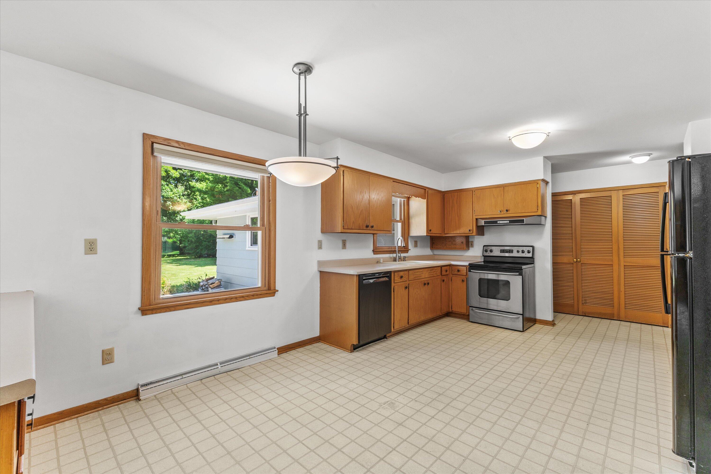 800 East Dean Road Fox Point, WI 53217 - Photo 23 of 35 31-LUKE9389