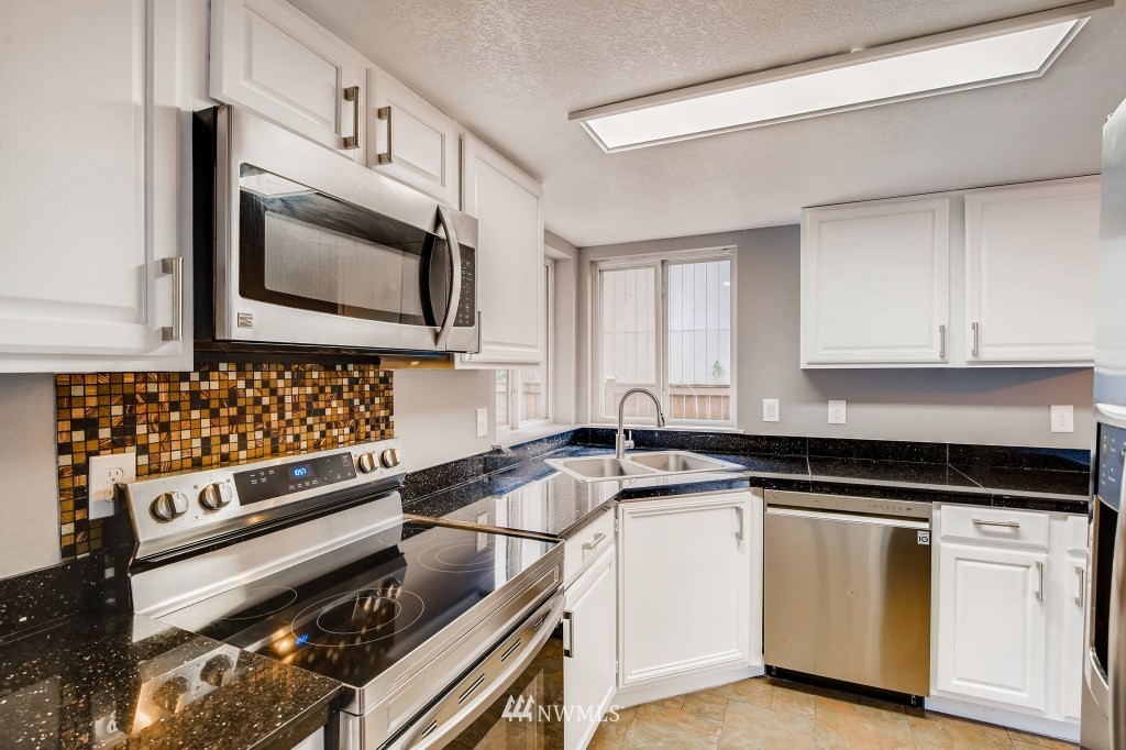 2206 185th Place Southeast Bothell, WA 98012 - Photo 9 of 27