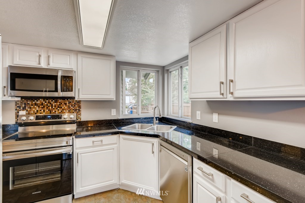 2206 185th Place Southeast Bothell, WA 98012 - Photo 10 of 27