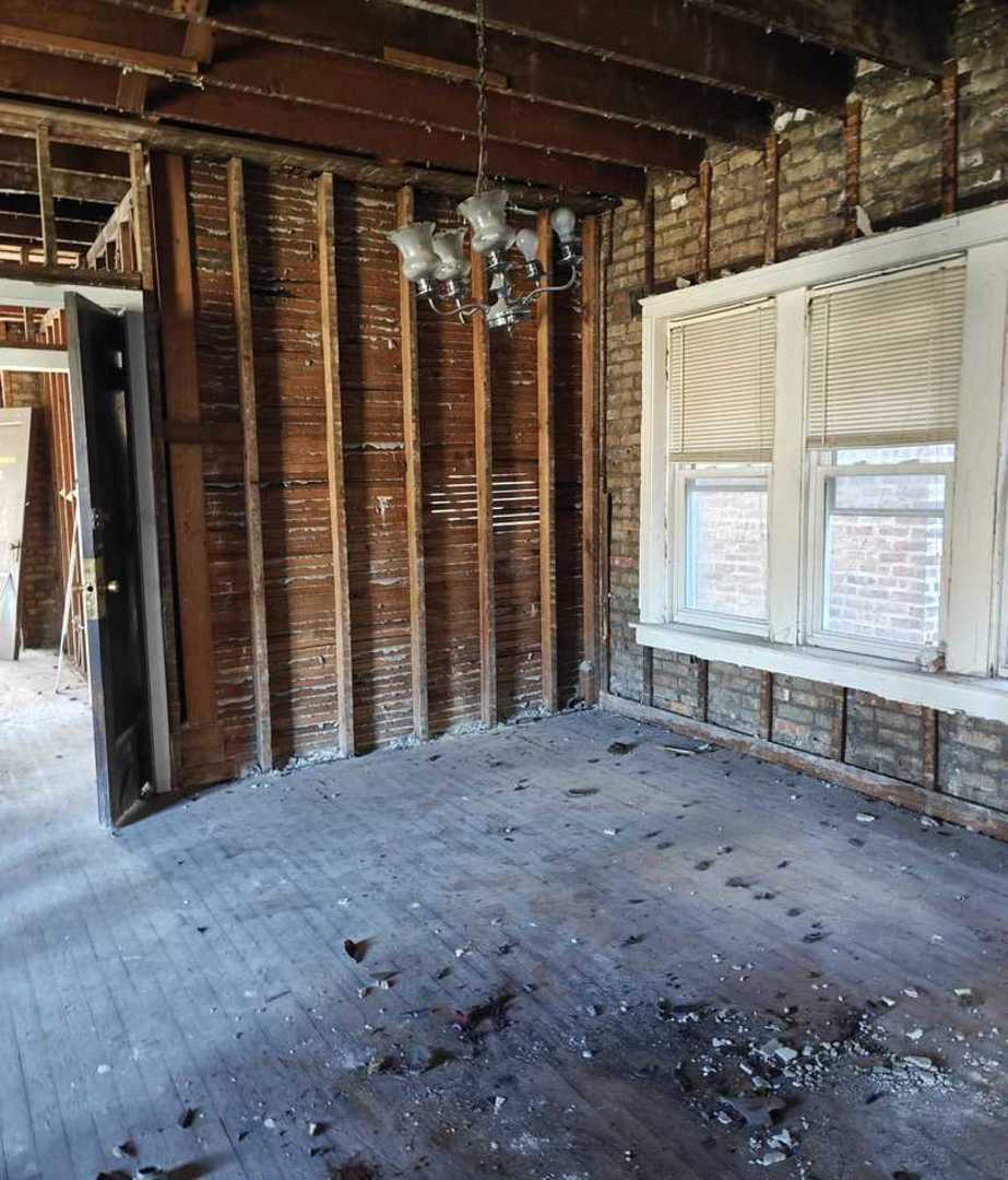 7524 South Colfax Avenue Chicago, IL 60649 - Photo 9 of 31