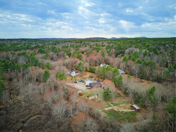 $895,000 | 21 Little River Road, Nottingham, NH 03290