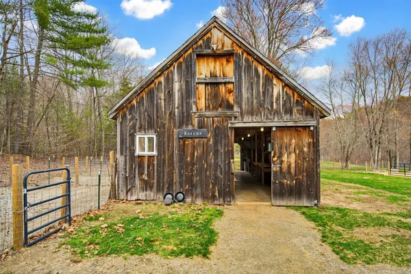 $895,000 | 21 Little River Road, Nottingham, NH 03290