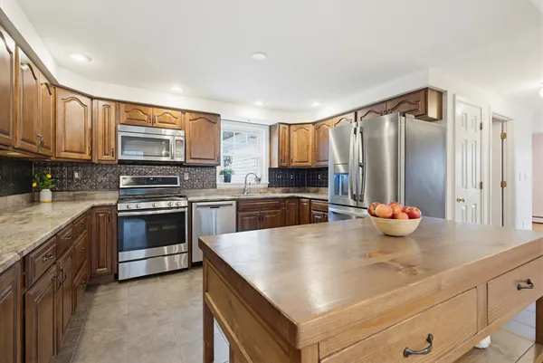 $895,000 | 21 Little River Road, Nottingham, NH 03290