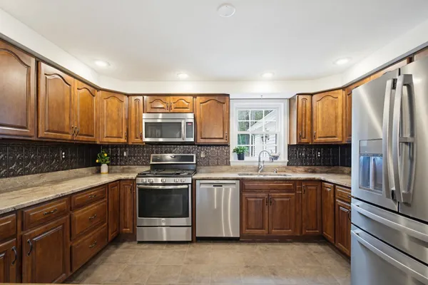 $895,000 | 21 Little River Road, Nottingham, NH 03290