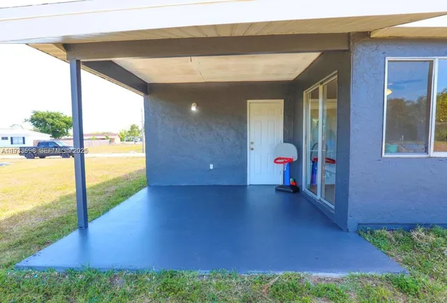 $2,500 | 250 Southwest Homeland Road, Port St. Lucie, FL 34953