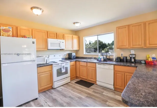 $2,500 | 250 Southwest Homeland Road, Port St. Lucie, FL 34953