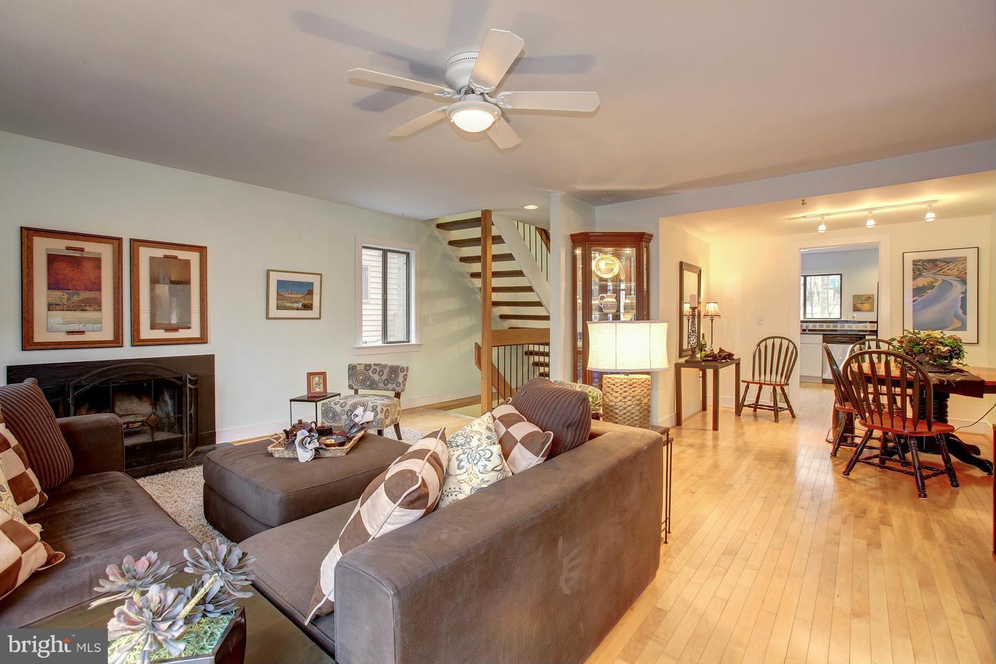 1964 Winterport Cluster Reston, VA 20191 - Photo 5 of 30 Living Room