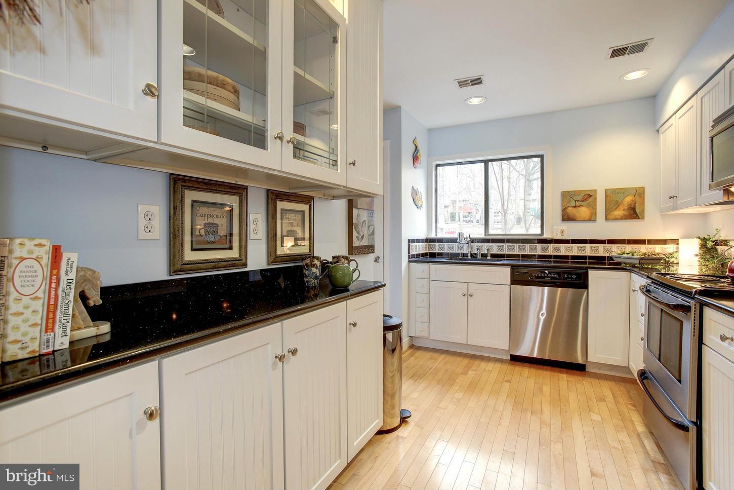 1964 Winterport Cluster Reston, VA 20191 - Photo 7 of 30 Kitchen