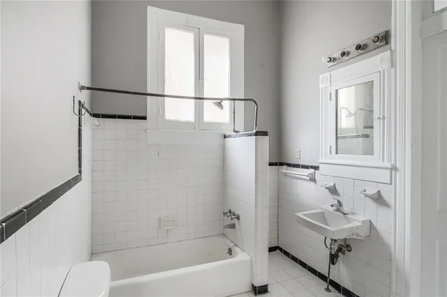 $795,000 | 4909-11 Carondelet Street, New Orleans, LA 70115