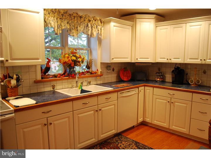 323 Washington Street Spring City, PA 19475 - Photo 4 of 24
