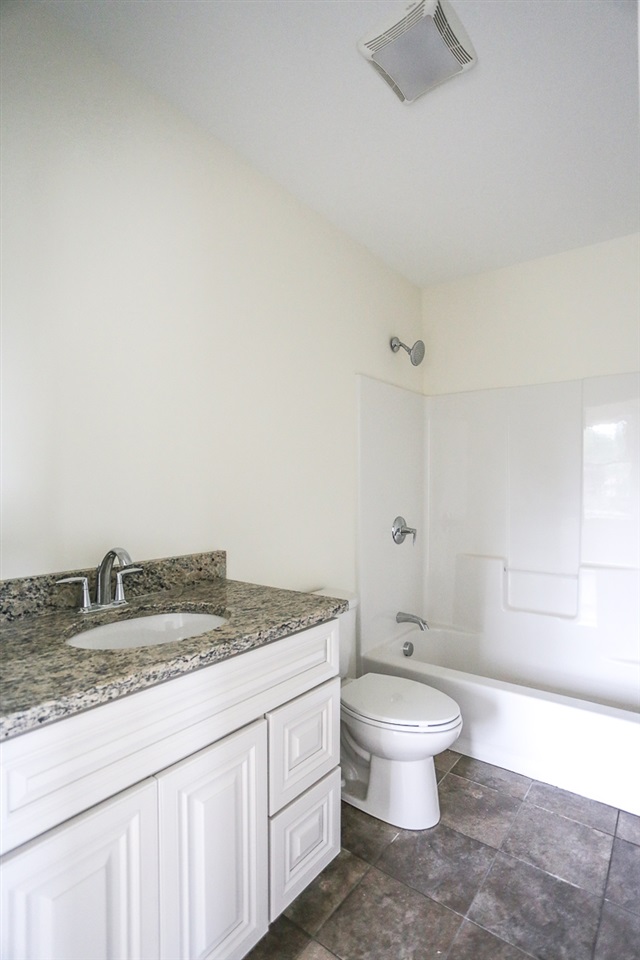 19 Kendall Pond Road, Unit 301 Derry, NH 03038 - Photo 8 of 9