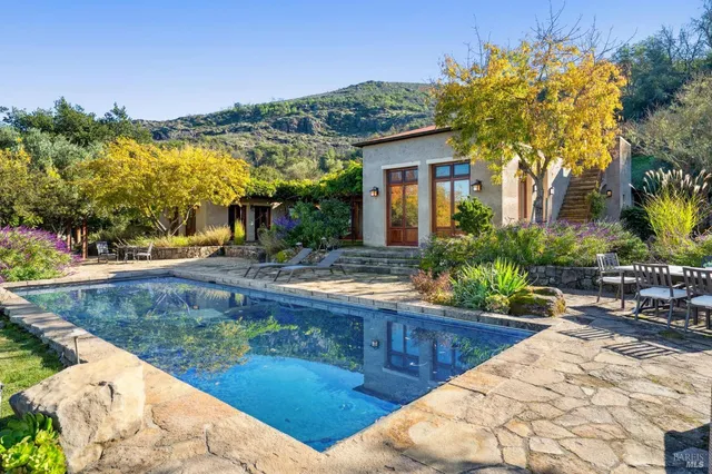 a view of a backyard with garden