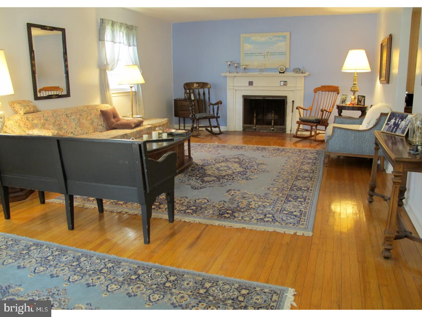 1 Devon Road Cinnaminson, NJ 08077 - Photo 4 of 25 Living Room