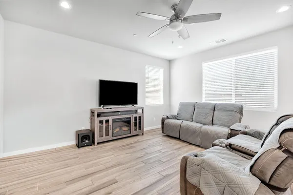 $485,000 | 3875 Roberts Avenue, Clovis, CA 93619