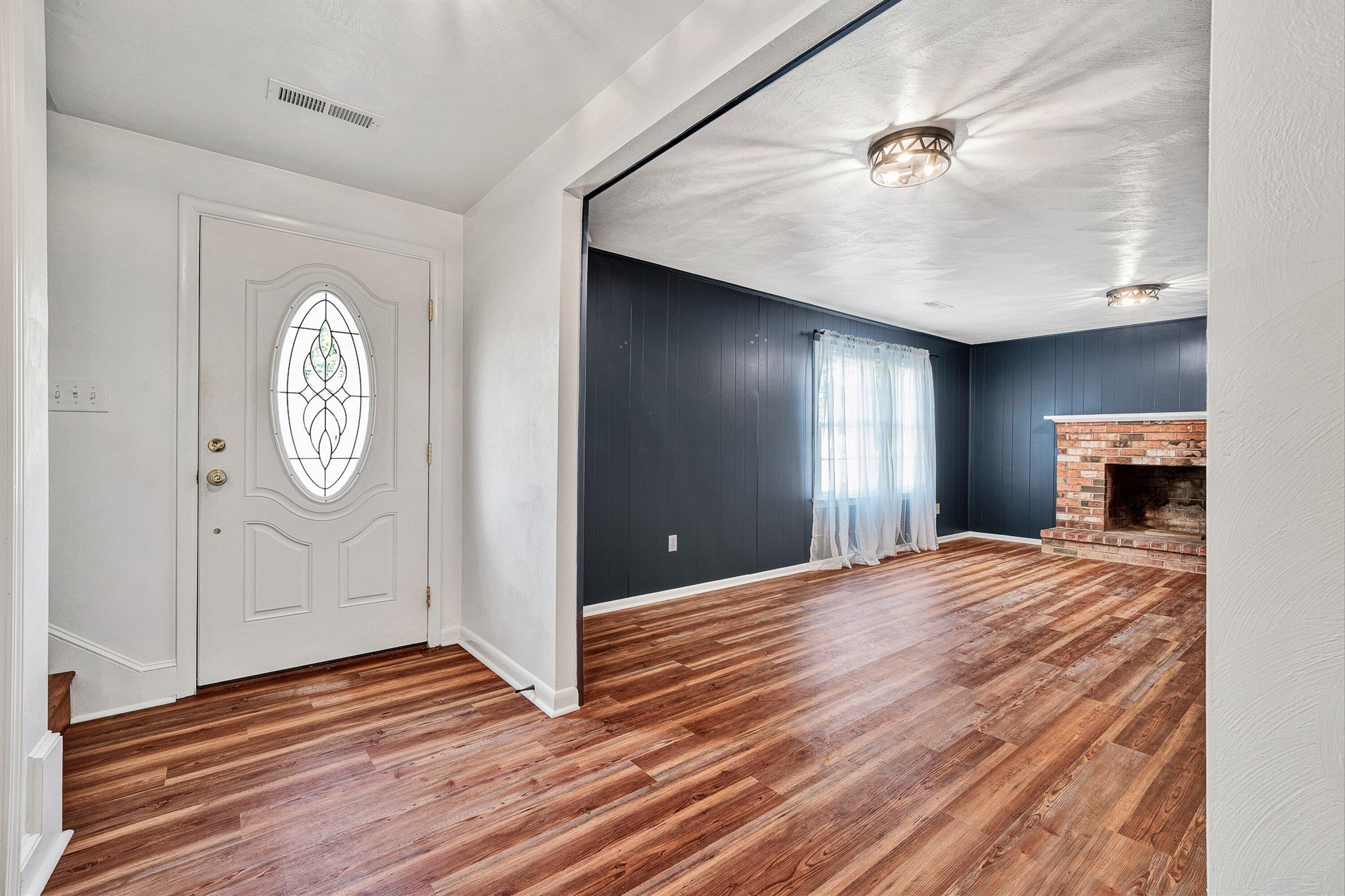 5718 Merriman Road Roanoke, VA 24018 - Photo 3 of 34 Foyer and Great Room