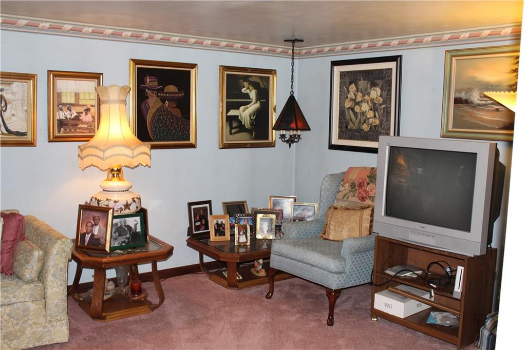 463 Grove Road Verona, PA 15147 - Photo 3 of 23 Gallery Image 3