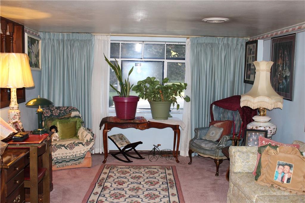 463 Grove Road Verona, PA 15147 - Photo 4 of 23 Gallery Image 4