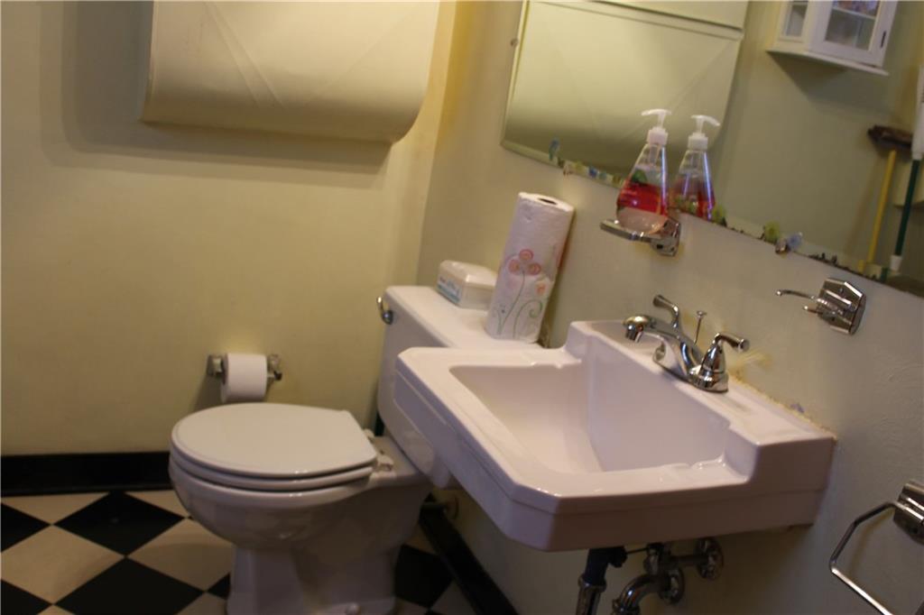463 Grove Road Verona, PA 15147 - Photo 6 of 23 Gallery Image 6