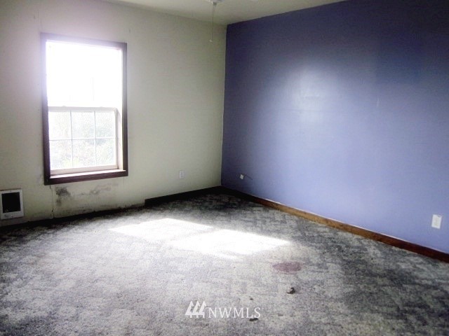 266 Stringtown Road Ilwaco, WA 98624 - Photo 10 of 13 an empty room with a window