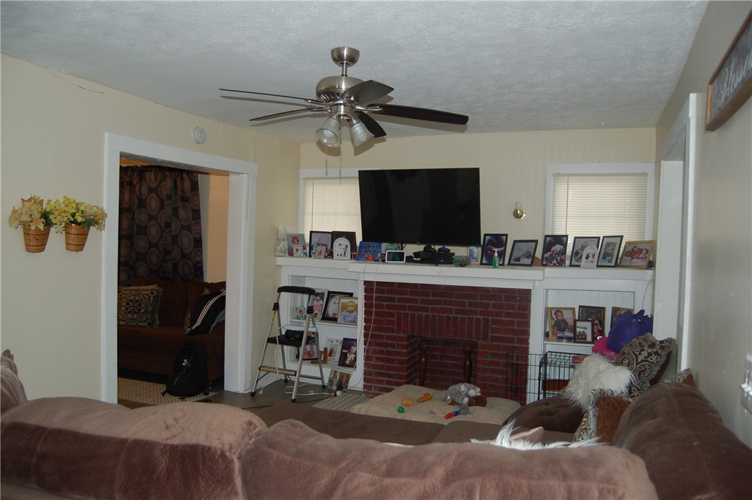 320 Fernwood Avenue Rochester, NY 14609 - Photo 8 of 17 Living room