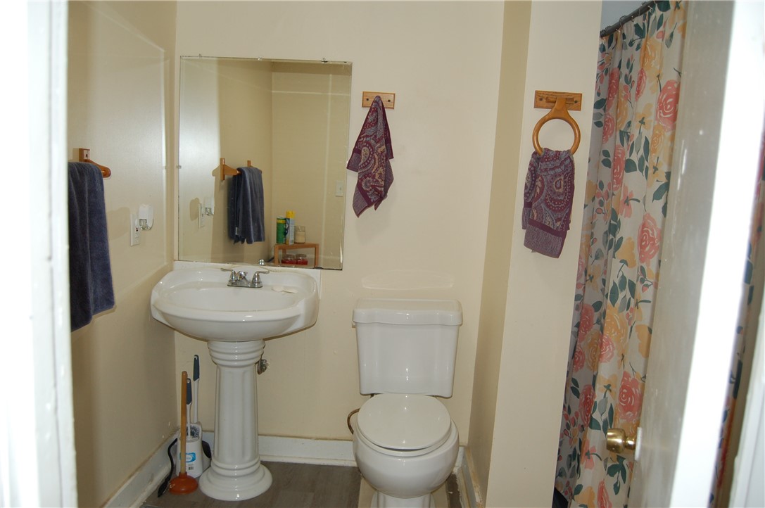 320 Fernwood Avenue Rochester, NY 14609 - Photo 10 of 17 Bathroom