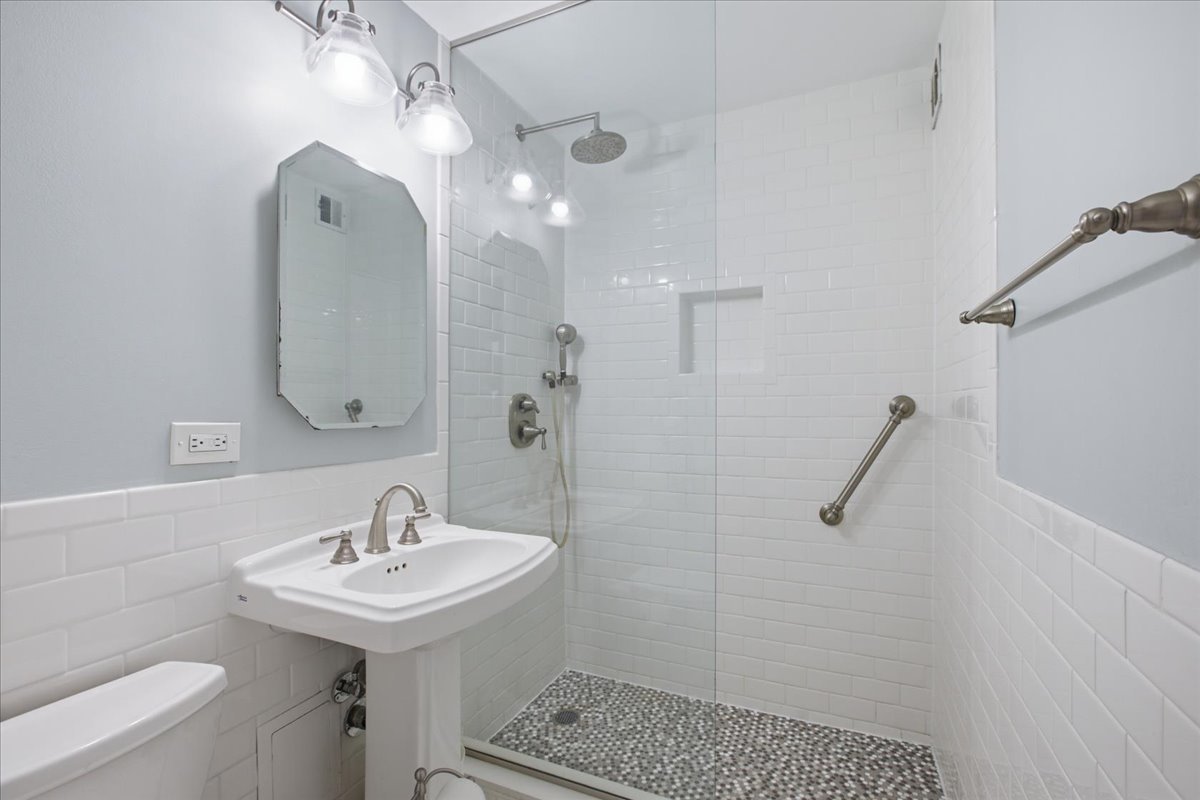 33 East Cedar Street, Unit 5B Chicago, IL 60611 - Photo 8 of 14