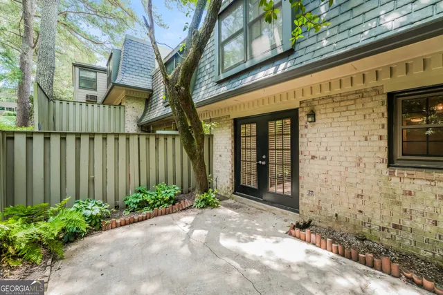 a view of a pathway of the house