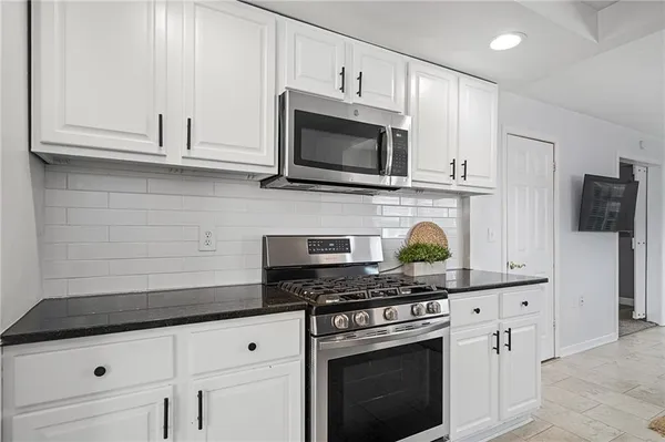 $495,000 | 6 East 70th Terrace, Kansas City, MO 64113