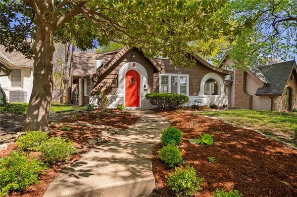 $495,000 | 6 East 70th Terrace, Kansas City, MO 64113