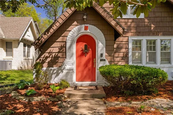 $495,000 | 6 East 70th Terrace, Kansas City, MO 64113
