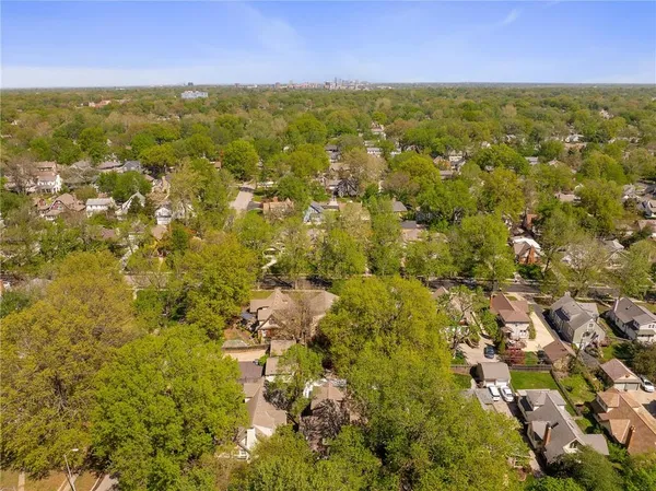 $495,000 | 6 East 70th Terrace, Kansas City, MO 64113