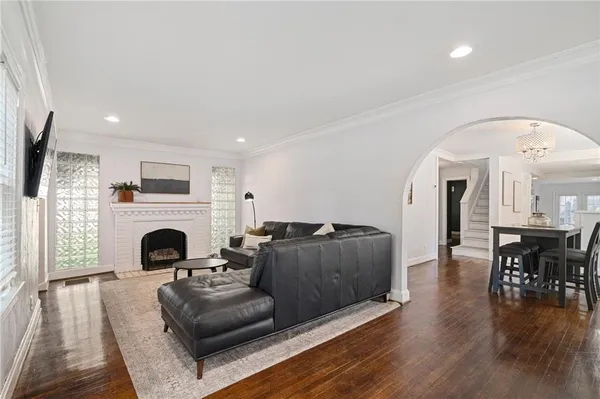 $495,000 | 6 East 70th Terrace, Kansas City, MO 64113
