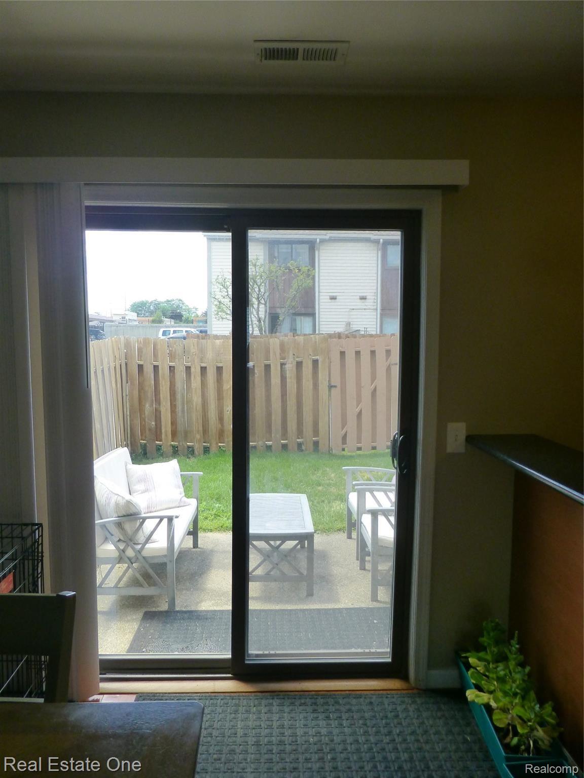 2451 Samoset Road, Unit 7 Royal Oak, MI 48073 - Photo 20 of 25 P1140214.JPG