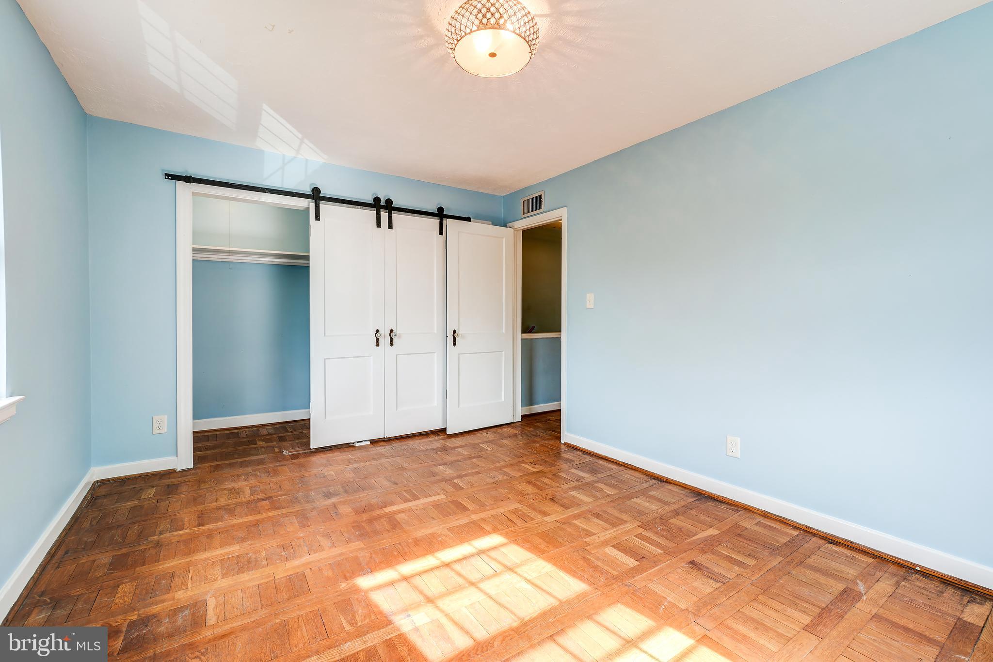 849 South Glebe Road Arlington, VA 22204 - Photo 17 of 38 Main bedroom