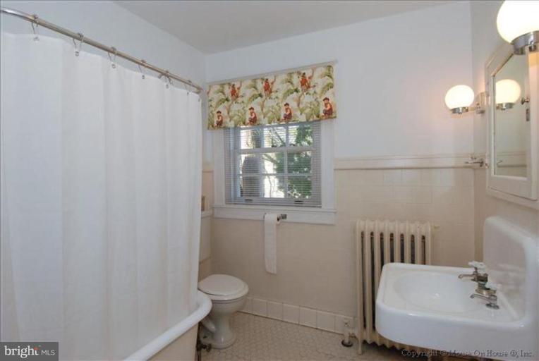 4418 Norwood Road Baltimore, MD 21218 - Photo 14 of 16 Bath #2