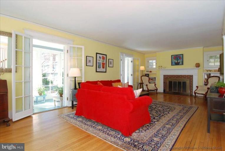 4418 Norwood Road Baltimore, MD 21218 - Photo 9 of 16 Living Room #2