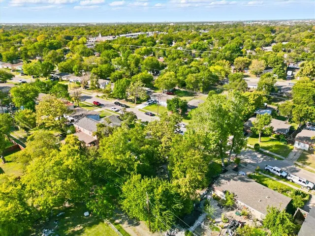 a picture of a wall with a white wall and white walls
