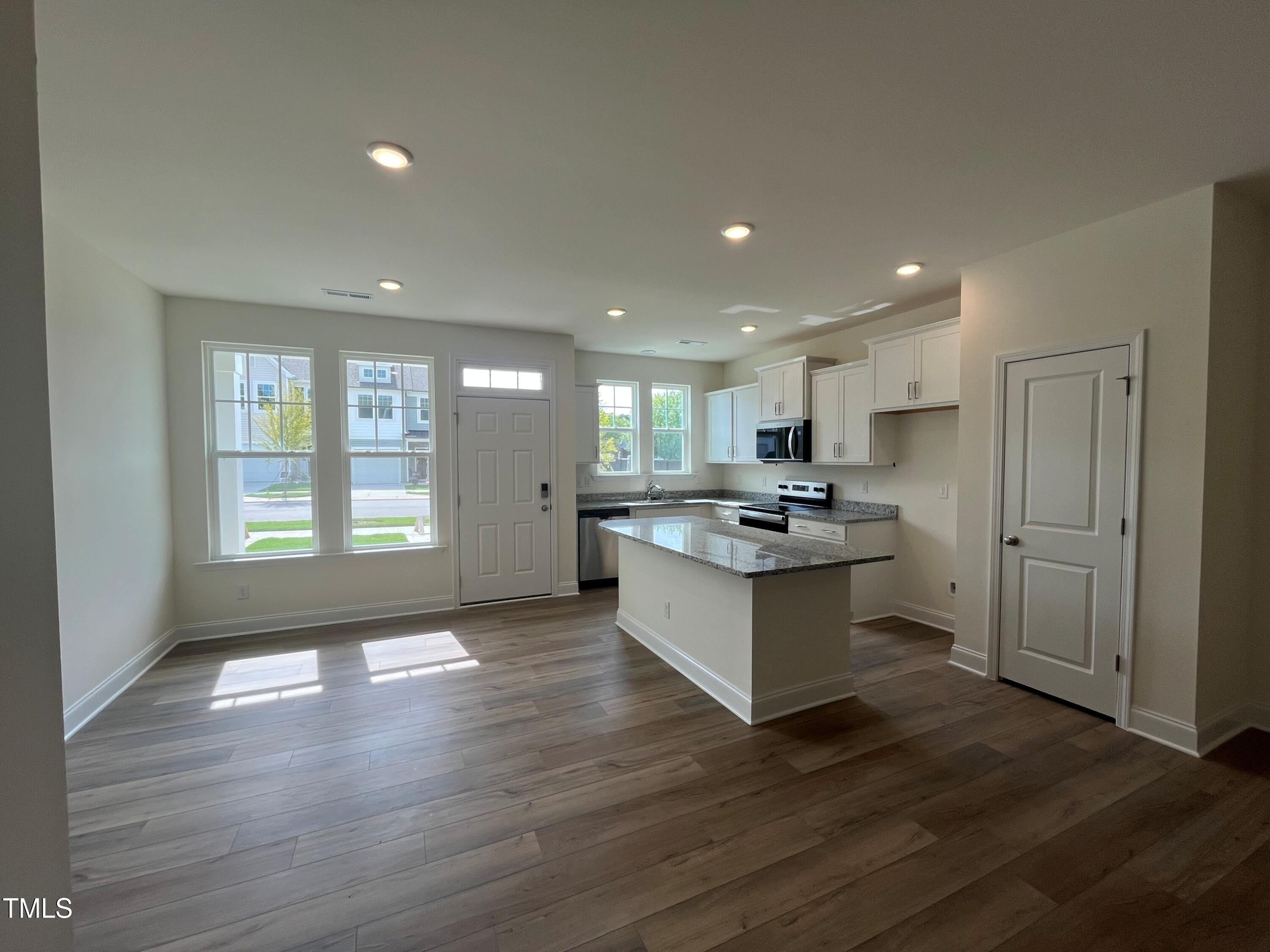 6127 Arsenal Avenue Raleigh, NC 27610 - Photo 5 of 35 Kitchen/Dining