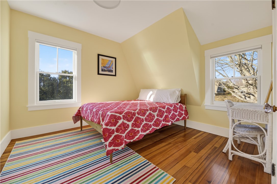 47 Longfellow Road Jamestown, RI 02835 - Photo 23 of 34 Queen bed
