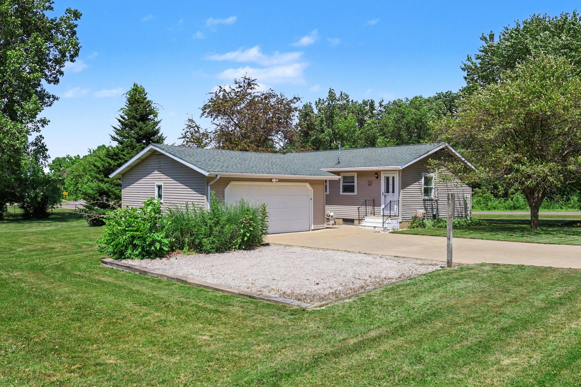 3604 Clinton Way Jackson, MI 49201 - Photo 1 of 30 001_file_6742