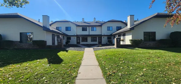 $1,900 | 5505 Orleans Lane North, Unit 6, Plymouth, MN 55442