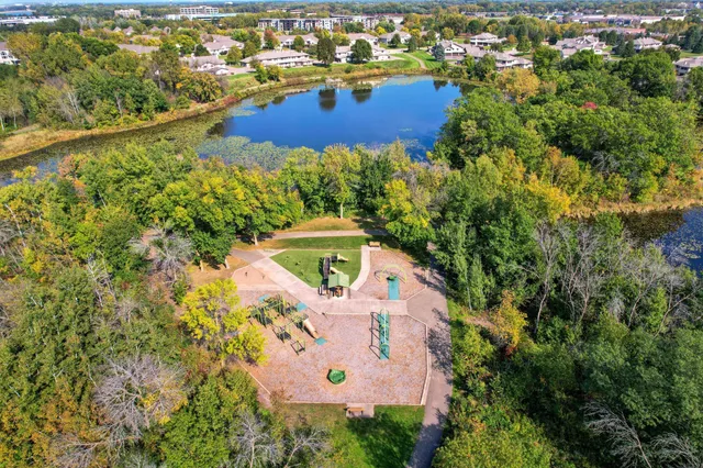 $1,900 | 5505 Orleans Lane North, Unit 6, Minneapolis, MN 55442