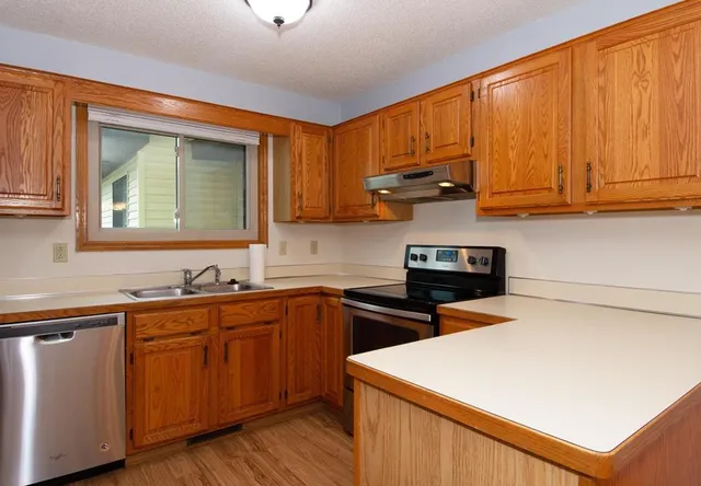 $1,900 | 5505 Orleans Lane North, Unit 6, Minneapolis, MN 55442