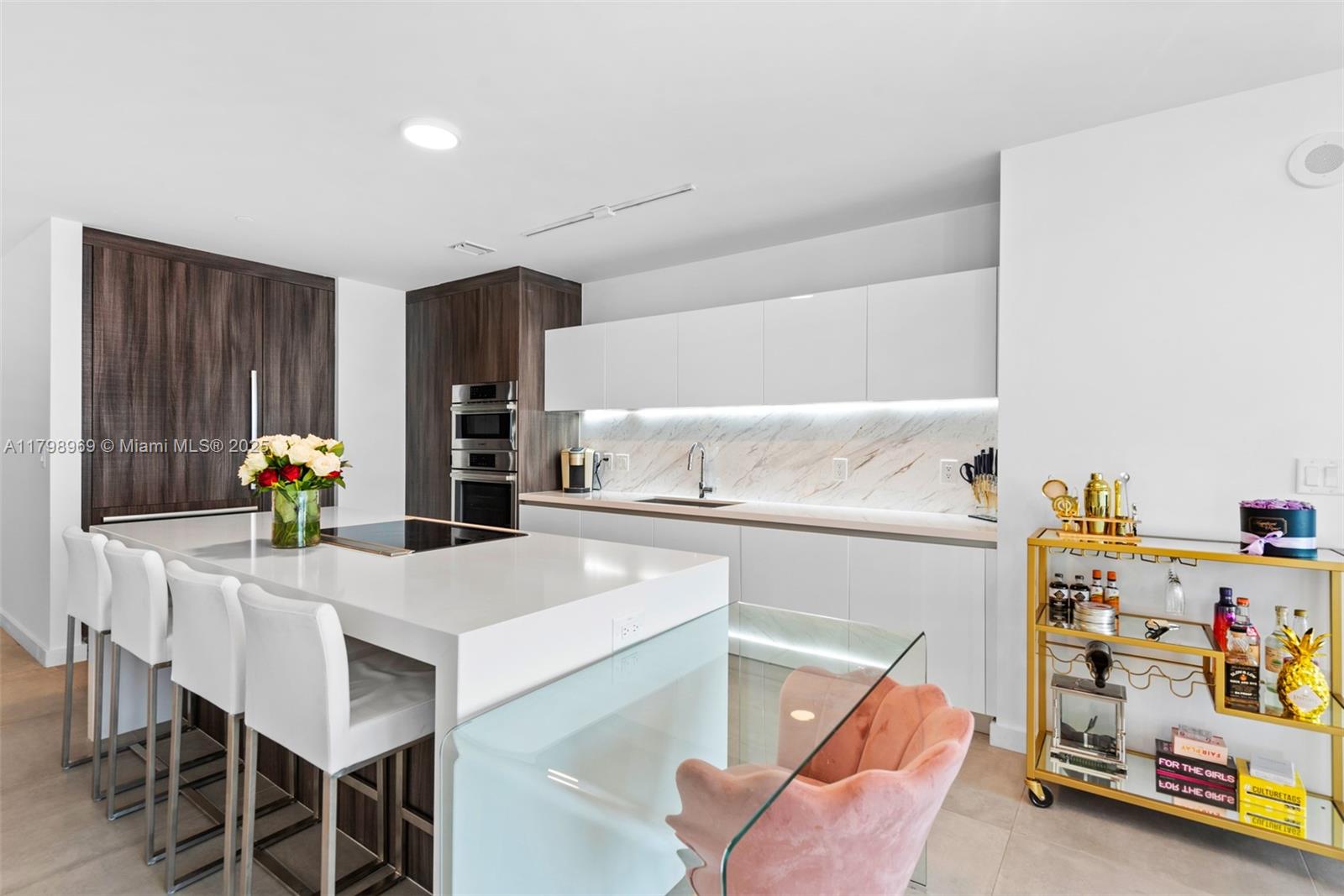 851 Northeast 1st Avenue, Unit 4011 Miami, FL 33132 - Photo 21 of 37 a kitchen with a dining table chairs and white appliances