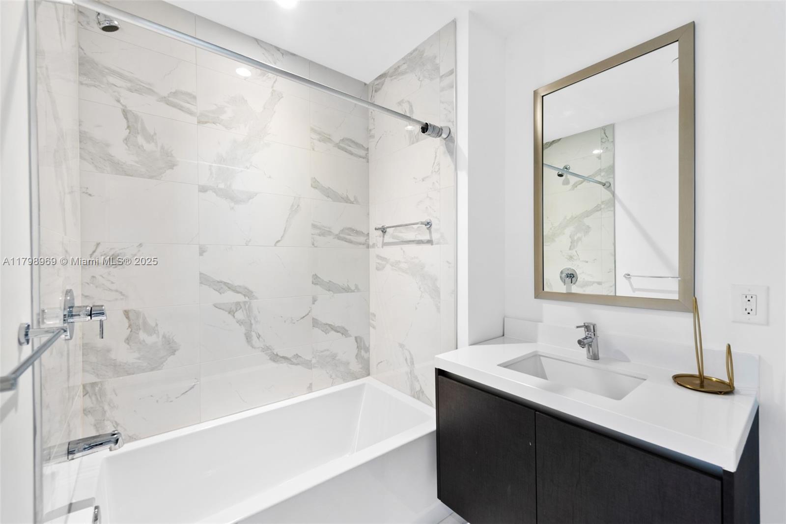 851 Northeast 1st Avenue, Unit 4011 Miami, FL 33132 - Photo 27 of 37 a bathroom with a bathtub and a sink