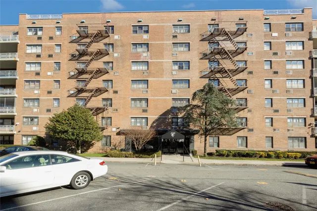 $228,888 | 88-25 155th Avenue, Unit 2M | Lindenwood