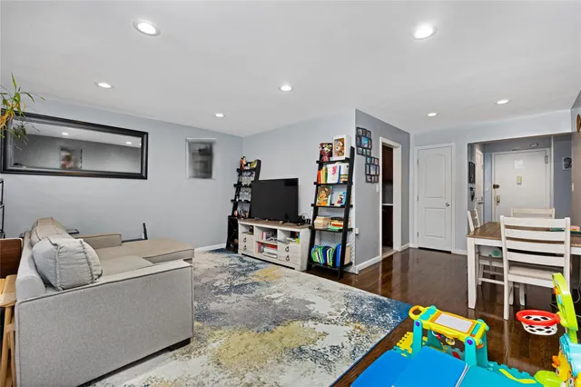 $228,888 | 88-25 155th Avenue, Unit 2M | Lindenwood