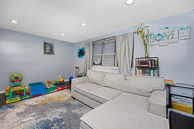 $228,888 | 88-25 155th Avenue, Unit 2M | Lindenwood