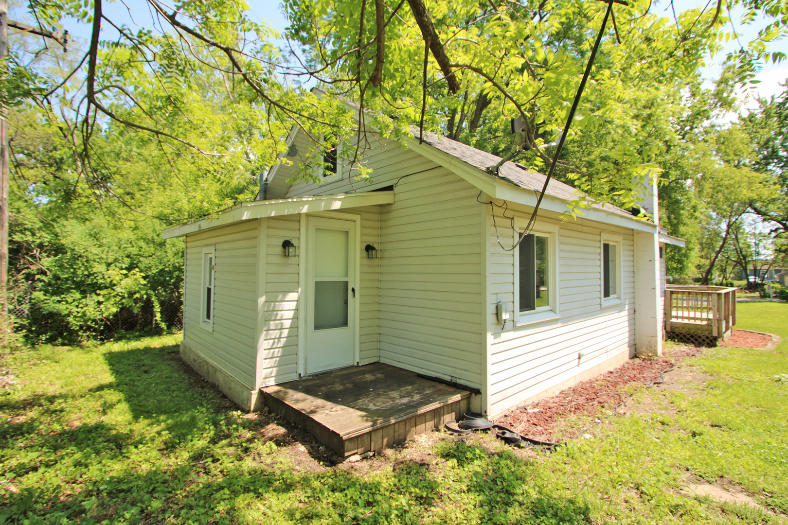 338 East Lakeview Avenue Round Lake Beach, IL 60073 - Photo 8 of 35